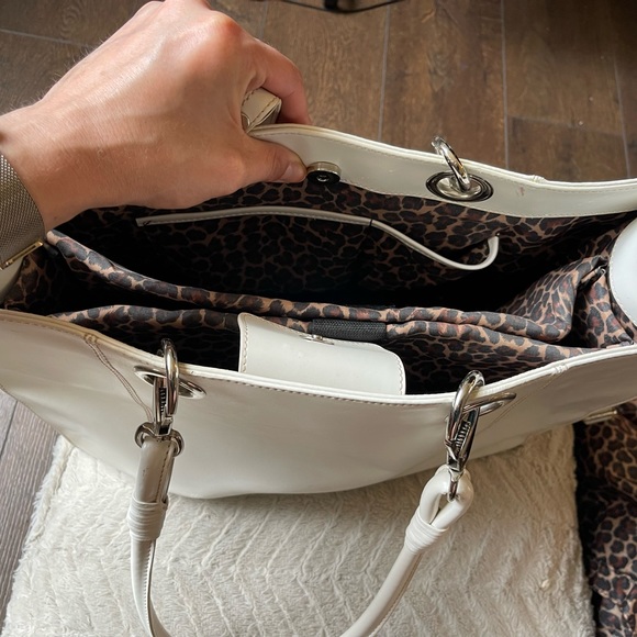 Wilsons Leather winter white leather satchel/tote - Picture 4 of 6